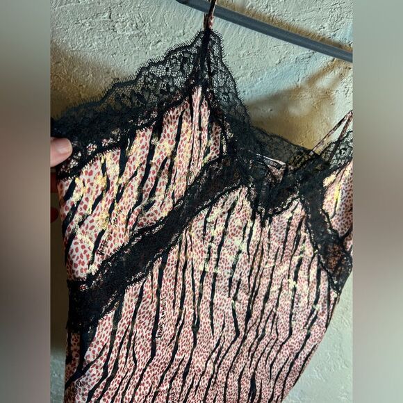 Victoria Secret Strappy Camisole Lace Trim Tank, lovely print w black lace XL - Picture 2 of 9